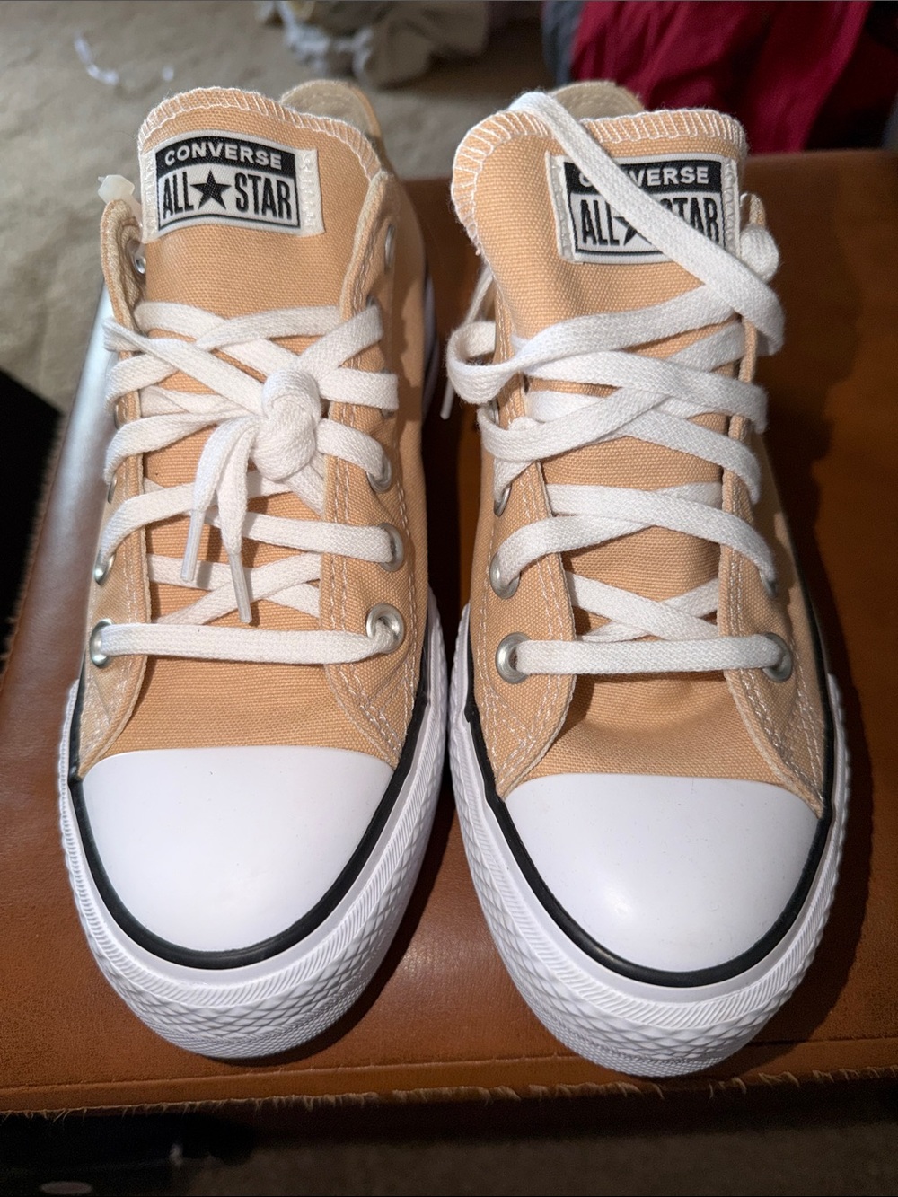 Converse Women’s Size 7 NWOT